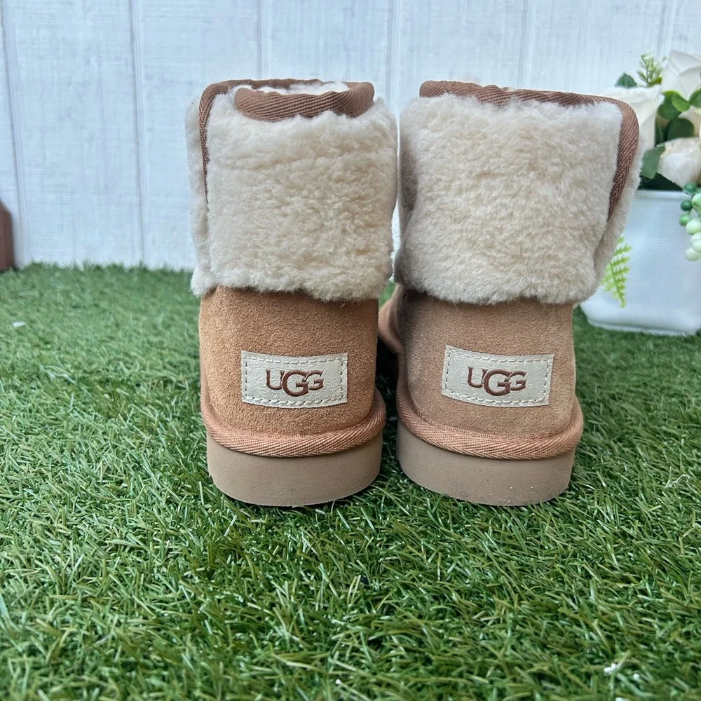 UGG Walker, Toddler, Little Kid & Big Kid $115 Color: Chestnut size 1 NEW